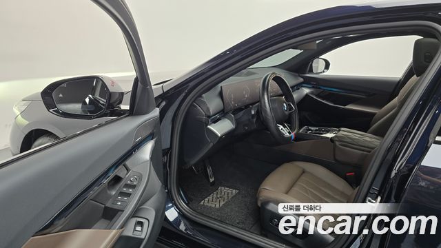 BMW 5-Series 2024 — photo 13