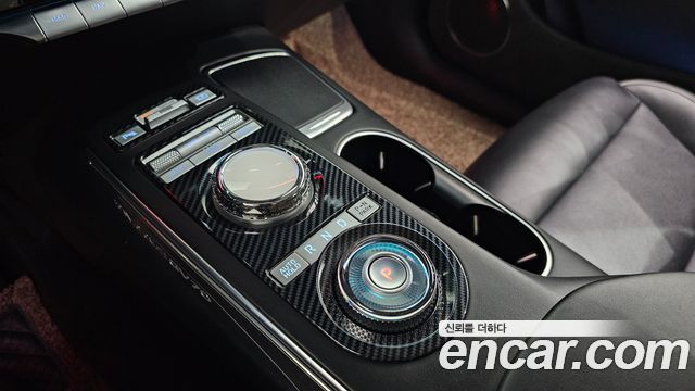 Genesis GV70 2023 — photo 12