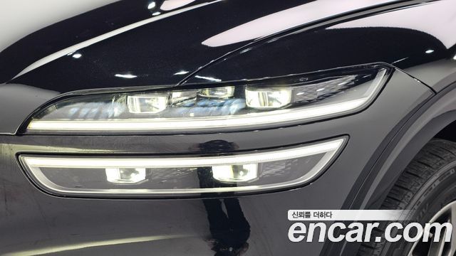 Genesis GV70 2023 — photo 8