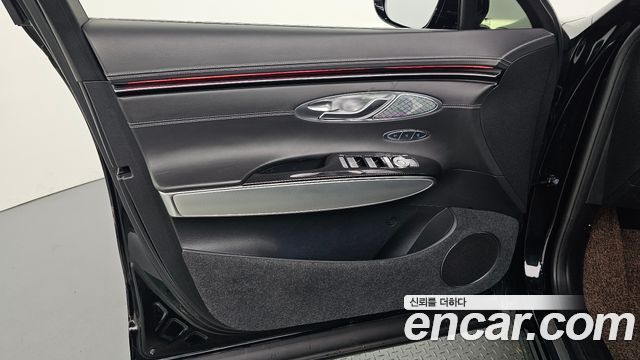 Genesis GV70 2023 — photo 14