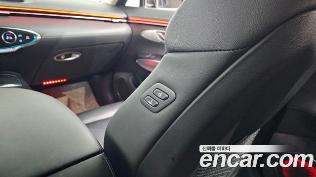 Genesis GV70 2023 — photo 29