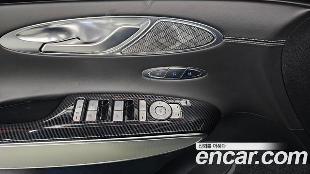Genesis GV70 2023 — photo 32