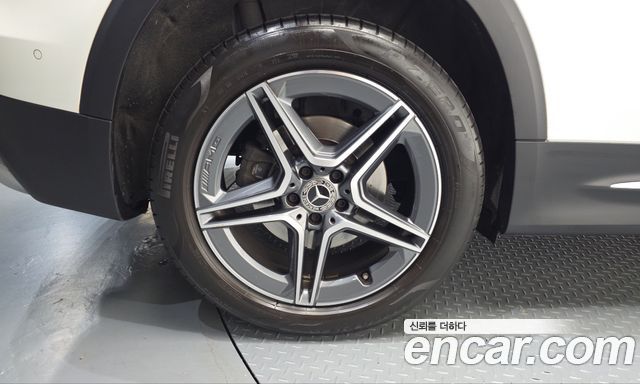 Mercedes-Benz GLB-Class 2021 — photo 5