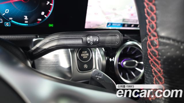 Mercedes-Benz GLB-Class 2021 — photo 12