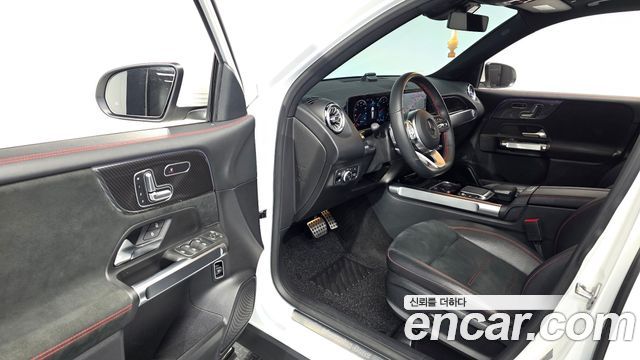 Mercedes-Benz GLB-Class 2021 — photo 13