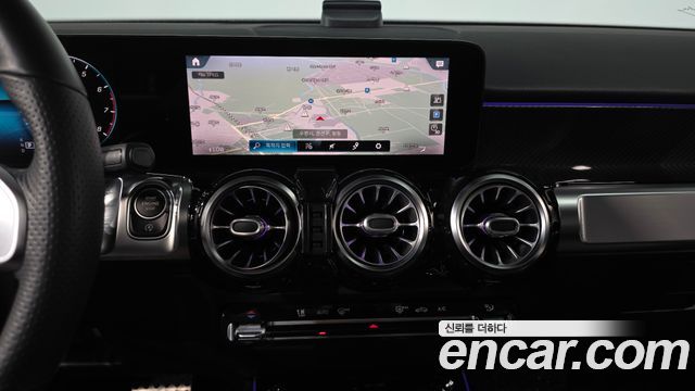 Mercedes-Benz GLB-Class 2021 — photo 18