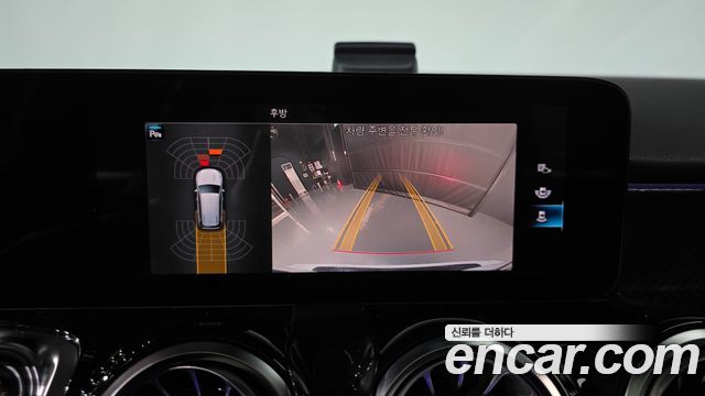 Mercedes-Benz GLB-Class 2021 — photo 20