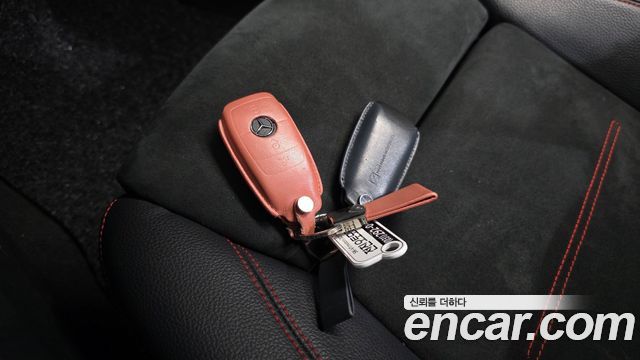 Mercedes-Benz GLB-Class 2021 — photo 21