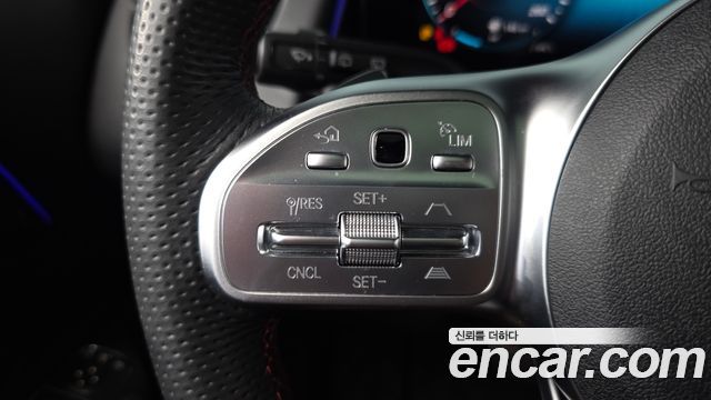 Mercedes-Benz GLB-Class 2021 — photo 22
