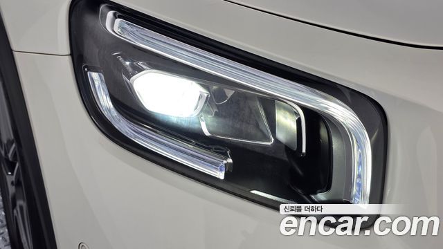 Mercedes-Benz GLB-Class 2021 — photo 8