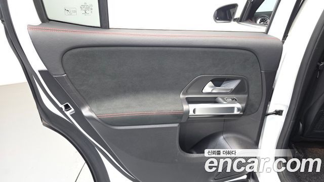 Mercedes-Benz GLB-Class 2021 — photo 15