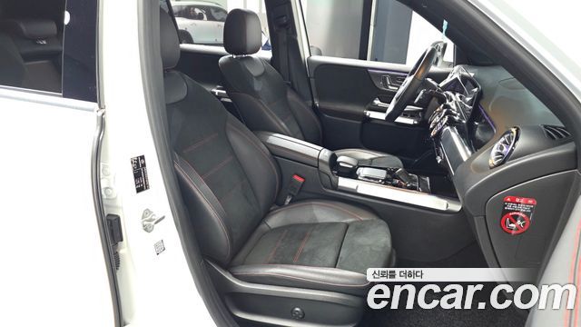 Mercedes-Benz GLB-Class 2021 — photo 16