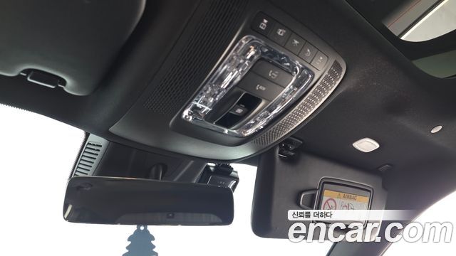 Mercedes-Benz GLB-Class 2021 — photo 27