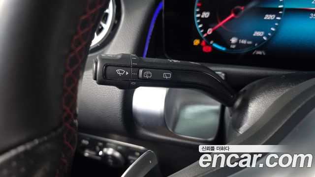 Mercedes-Benz GLB-Class 2021 — photo 29