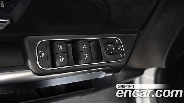 Mercedes-Benz GLB-Class 2021 — photo 30