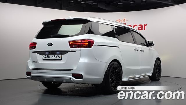 Kia Canival 2019 — photo 2