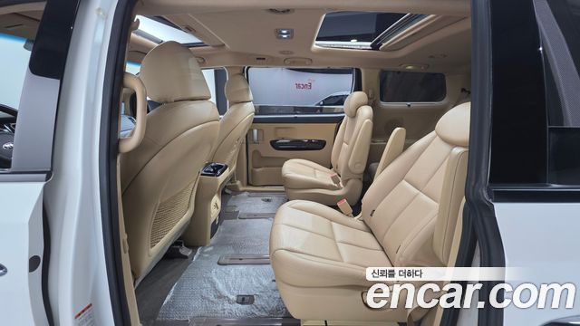 Kia Canival 2019 — photo 16