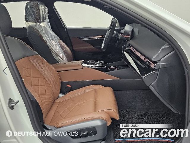 BMW 5-Series 2026 — photo 10