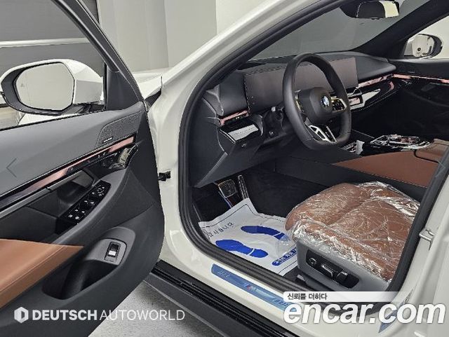BMW 5-Series 2026 — photo 11
