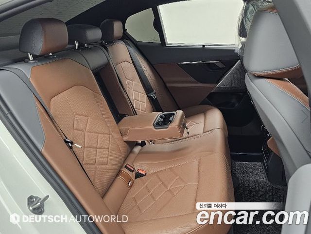 BMW 5-Series 2026 — photo 12