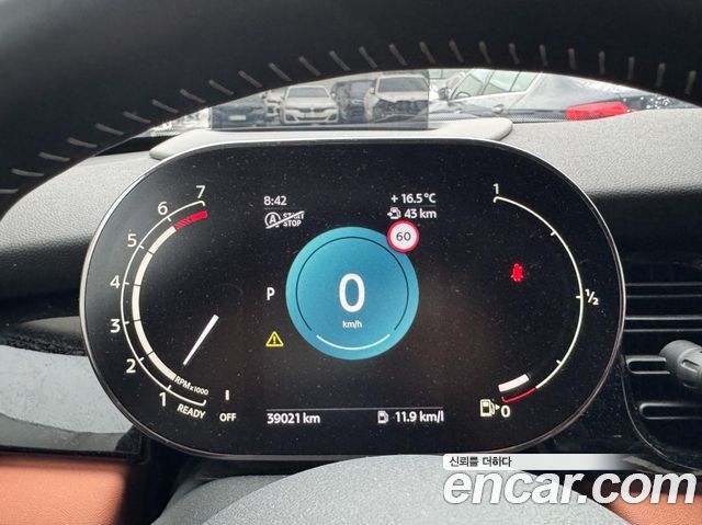 Mini Cooper 2024 — photo 4