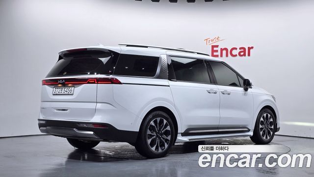 Kia Canival 2023 — photo 2