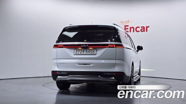 Kia Canival 2023 — photo 4