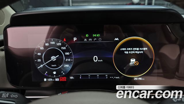 Kia Canival 2023 — photo 11
