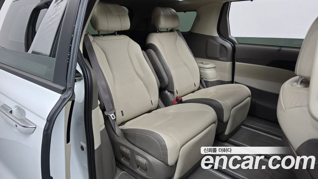 Kia Canival 2023 — photo 17