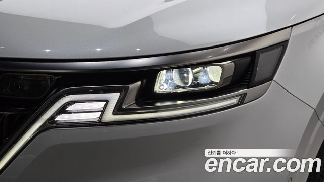 Kia Canival 2023 — photo 8