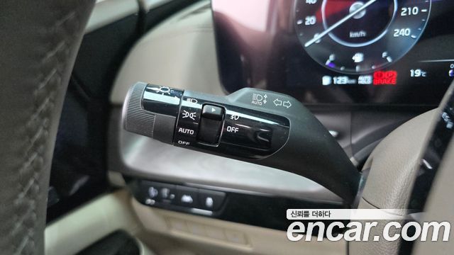 Kia Canival 2023 — photo 33