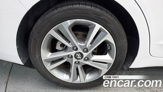 Hyundai AVANTE 2018 — photo 5