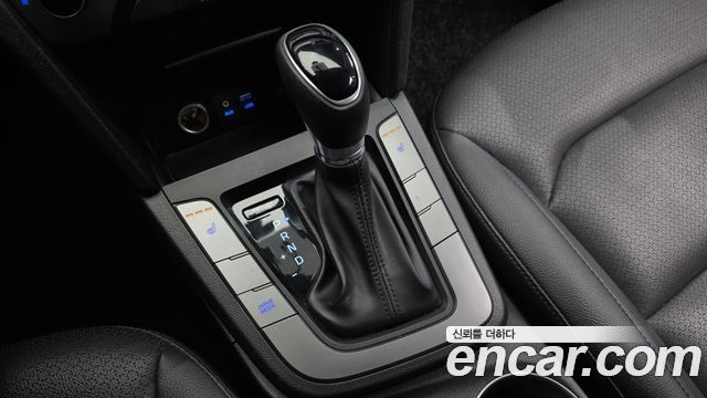 Hyundai AVANTE 2018 — photo 9