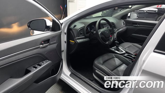 Hyundai AVANTE 2018 — photo 10