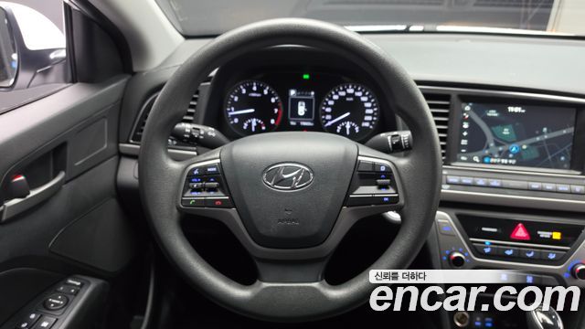Hyundai AVANTE 2018 — photo 12