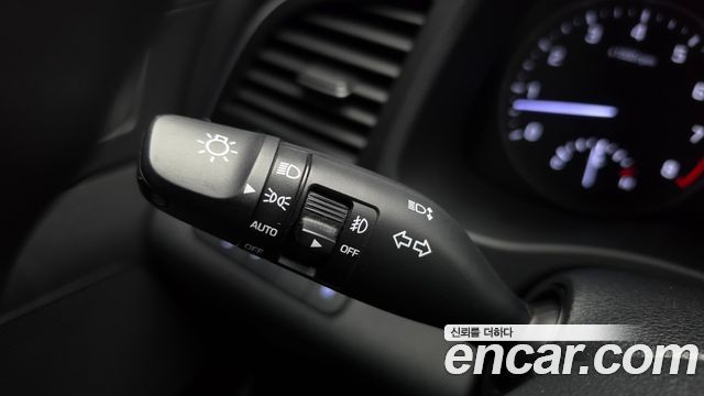 Hyundai AVANTE 2018 — photo 18
