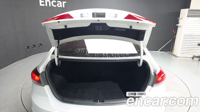 Hyundai AVANTE 2018 — photo 20