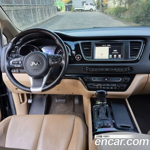 Kia Canival 2016 — photo 7