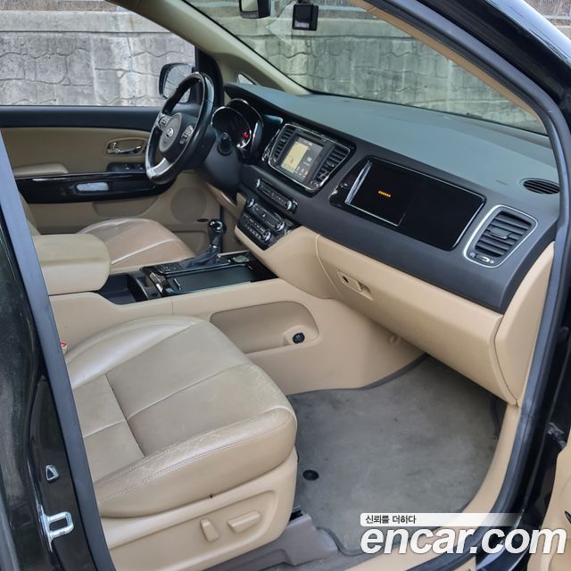 Kia Canival 2016 — photo 10