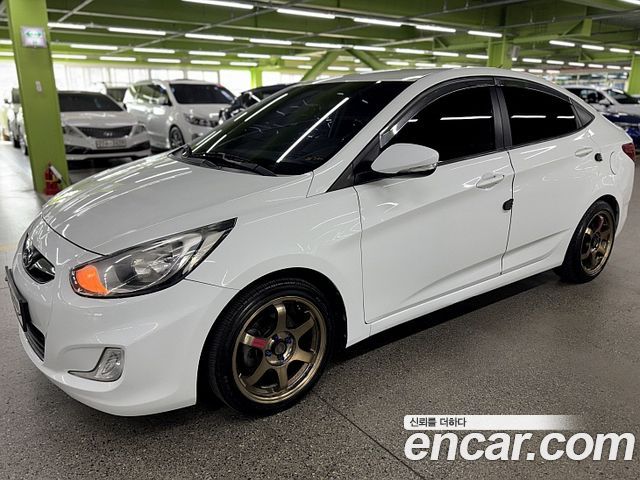 Hyundai Accent 2012 — photo 1