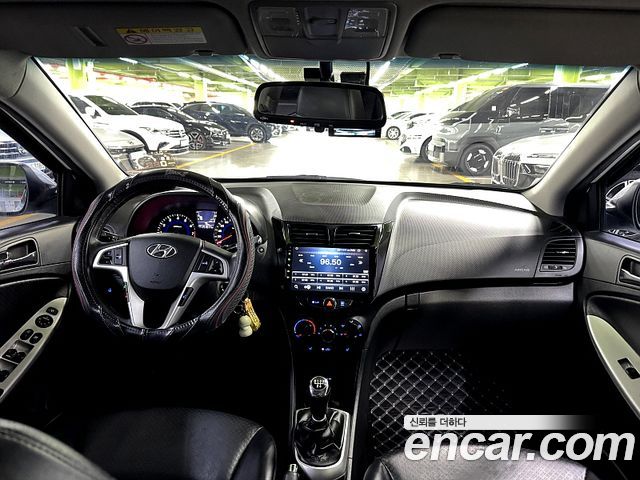 Hyundai Accent 2012 — photo 7