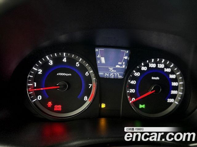 Hyundai Accent 2012 — photo 8