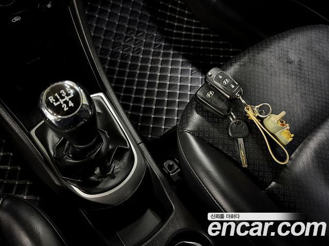 Hyundai Accent 2012 — photo 9