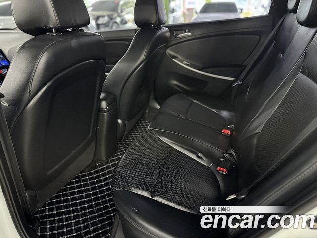 Hyundai Accent 2012 — photo 10