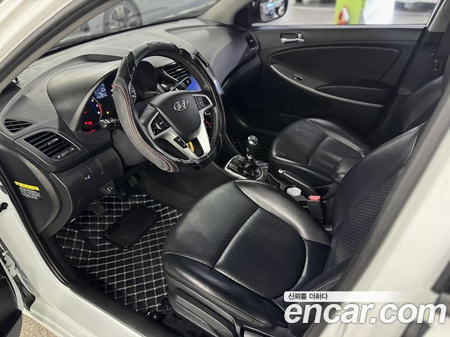 Hyundai Accent 2012 — photo 11