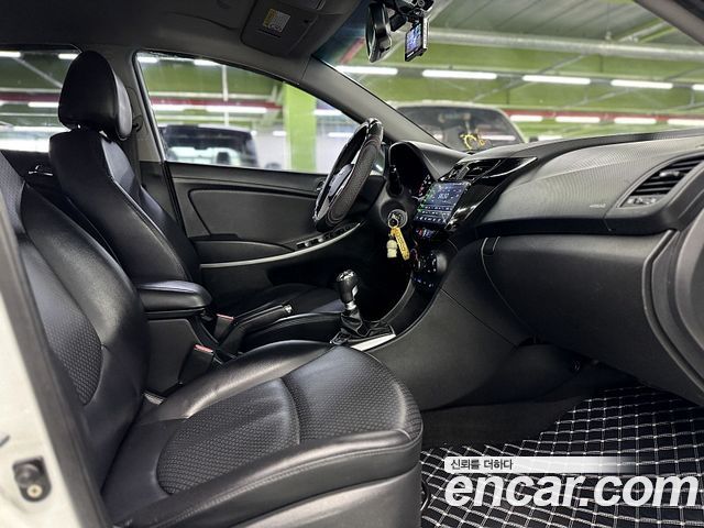 Hyundai Accent 2012 — photo 16
