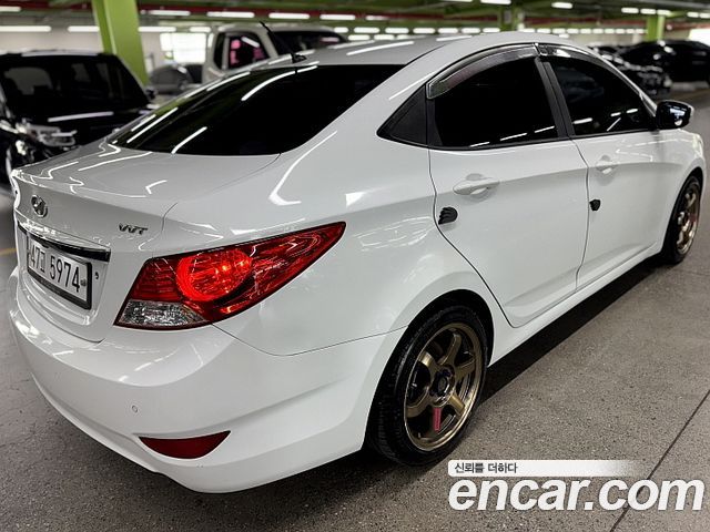 Hyundai Accent 2012 — photo 18