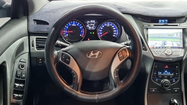 Hyundai AVANTE 2015 — photo 13