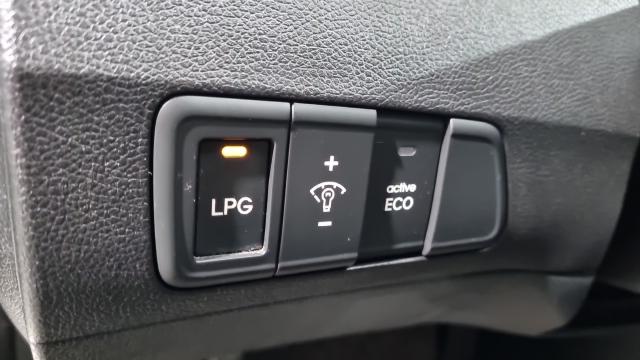 Hyundai AVANTE 2015 — photo 18