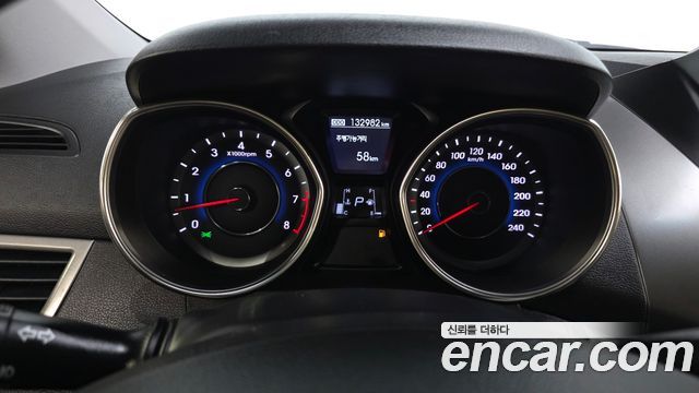 Hyundai AVANTE 2012 — photo 8